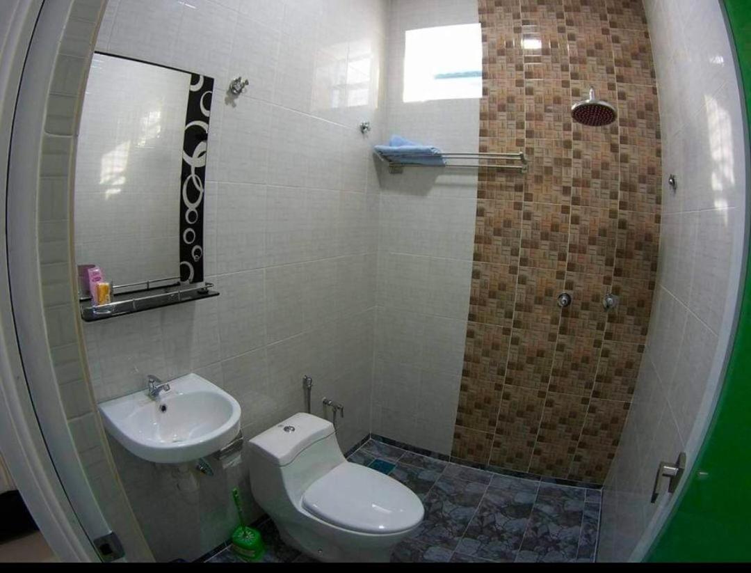 Dlayaran Villa Guest House Kuala Rompin Esterno foto