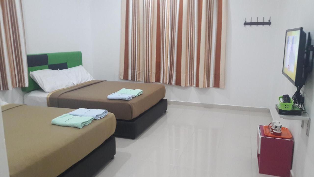 Dlayaran Villa Guest House Kuala Rompin Esterno foto